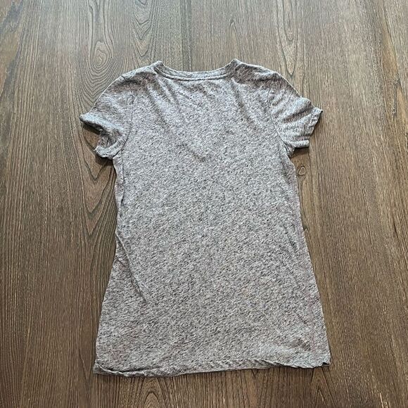 American Eagle Heathered Gray V-Neck Graphic T-Shirt Pink Short SleeveSize Small - Picture 4 of 5